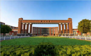 临东大学-校门正面.png